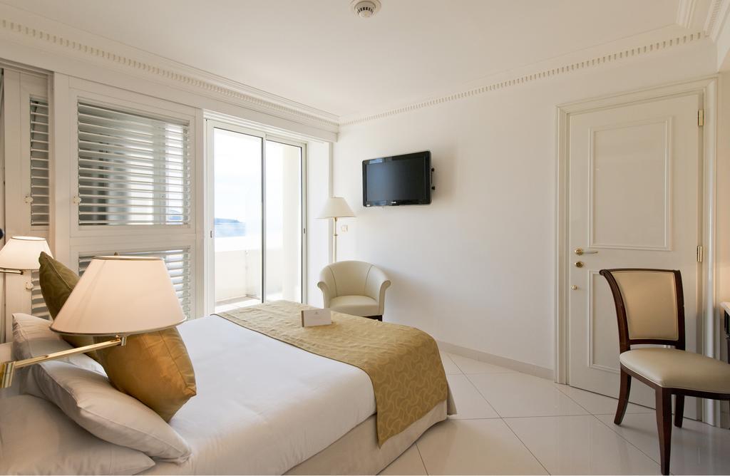 Quarto Duplo com Vista Mar Parcial